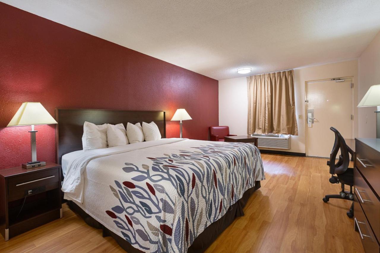 Red Roof Motel
